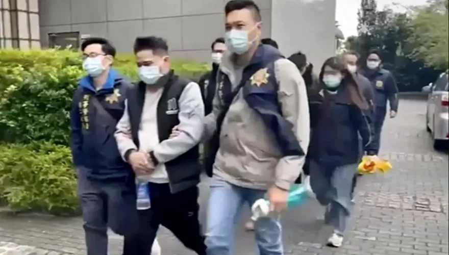 影/幫派男出獄開刺青店當詐騙水房　1年削上千萬！警全面圍剿逮19人