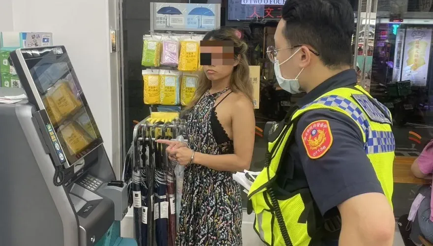 影/這麼漂亮肯定是男生！板橋警逮短裙港籍車手　仔細一看竟然「帶把」