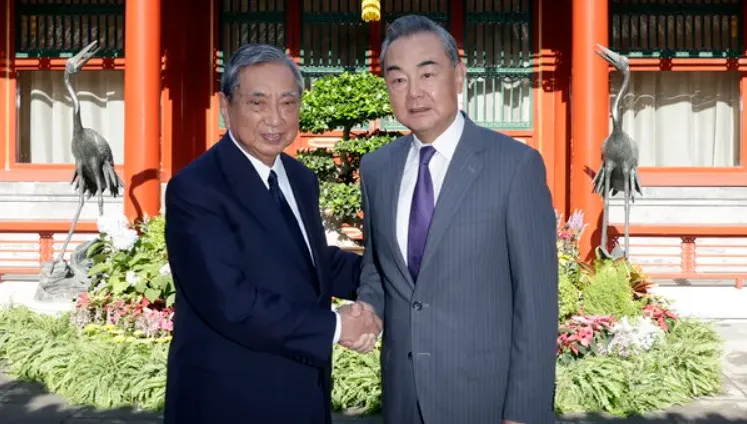 日人鼓吹「台灣有事就是日本有事」　王毅告誡：荒謬又危險