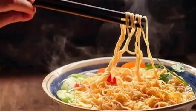 牛肉麵最胖！營養師曝「15款湯麵」熱量大公開　湯別喝光