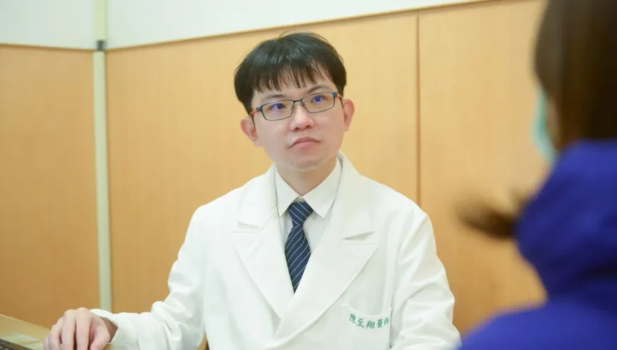 長期酗酒罹慢性胰臟炎！上腹痛、發燒恐致命　他「胰臟假性囊腫」險敗血性休克!