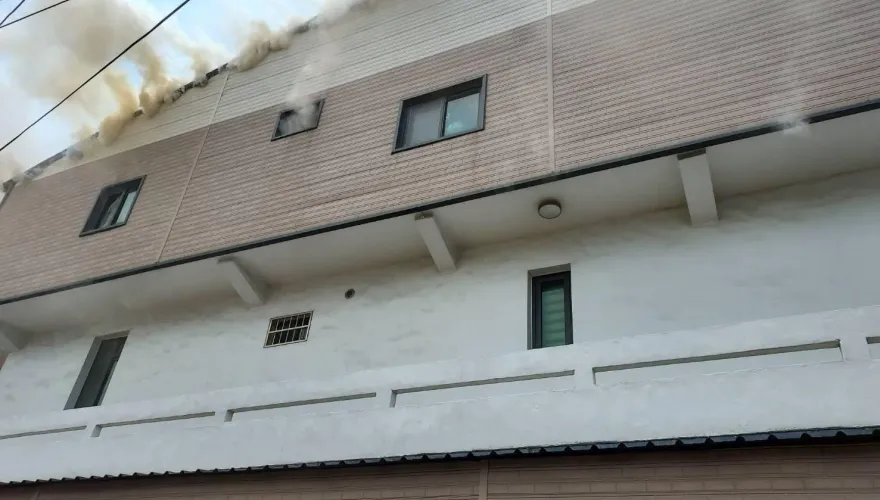 影/疑平板充電爆炸！員林透天厝大火　屋主忍痛60%燒燙傷下樓沖水