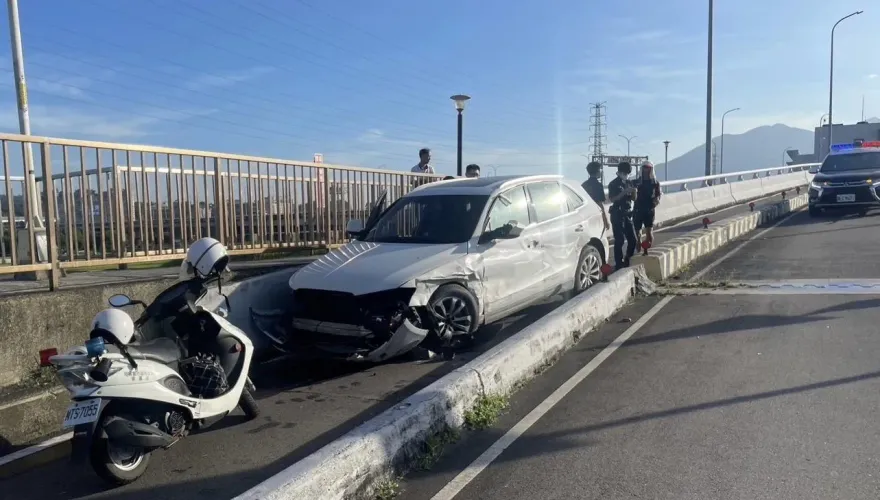 影/奧迪男毒駕自撞卡機車引道　警到場搜出各式毒品