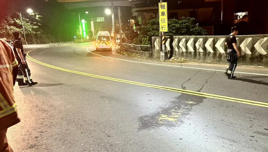 誤會一場！地面油漬報案「有縱火」　警、消到場追查竟是機車自摔