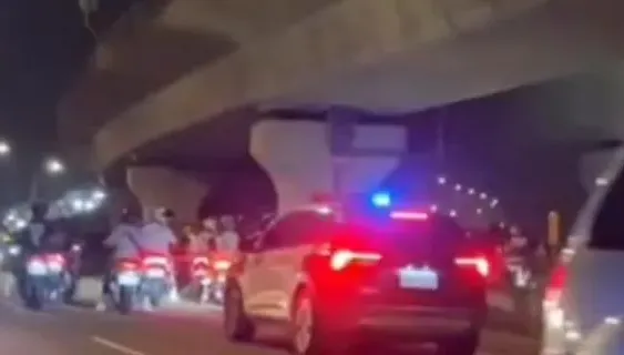 影/30屁孩逆向騎車竄逃！大園取締飆車逮回12輛　驚險一幕曝