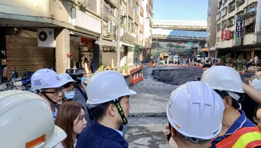 影/北市天坑又塌陷　蔣萬安揭原因：污水管破損　已封管分流