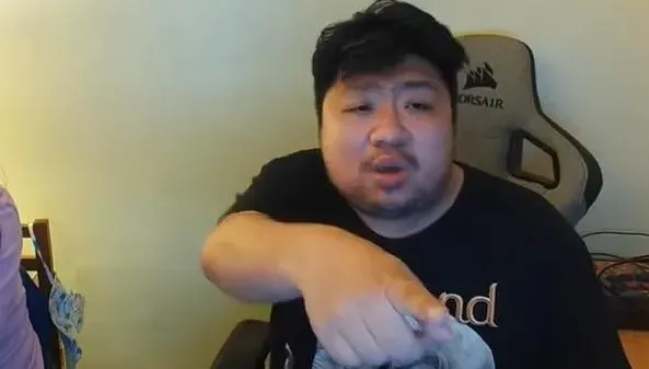 快訊/統神評黃子佼遭酸戀童癖　直播怒吼吳崢：做人太無恥