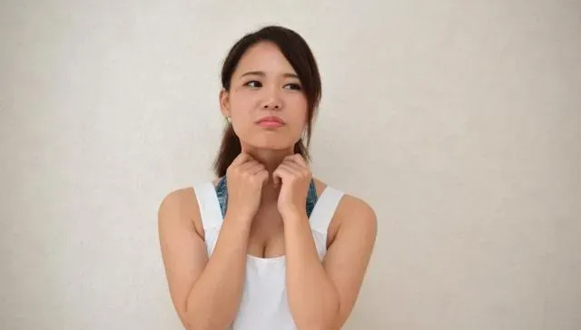 想用「消脂針」治療雙下巴？ 整形外科醫師：6類人不適合