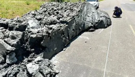 24噸廢土把整條路填掉一大半！桃園環保局會同警方逮偷倒「人車俱獲」