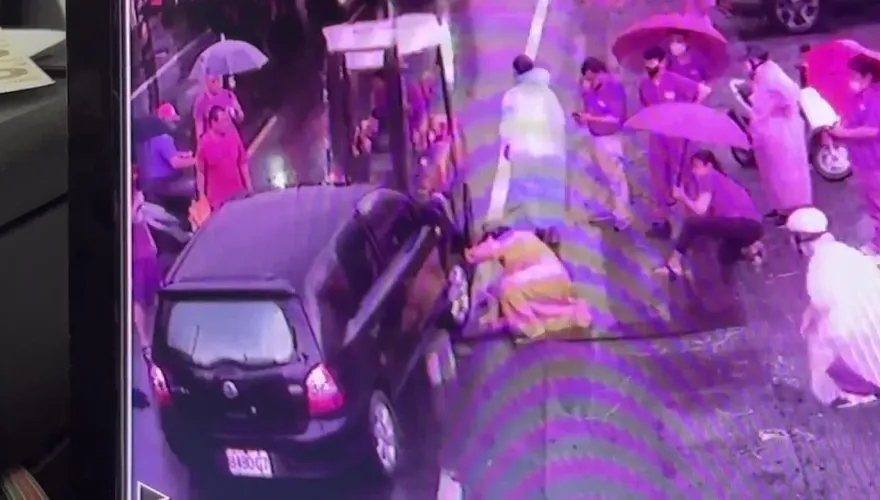 影/屏東嚴重車禍！19歲女騎士捲入車底　熱心民眾開堆高機「抬」車搶救