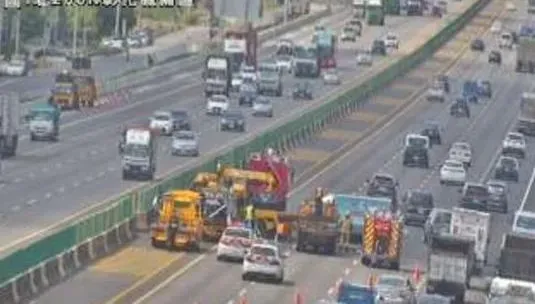 快訊/國1北上彰化戰備道車禍！4車追撞貨車翻覆　封閉3車道回堵1公里