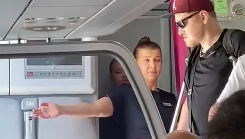 影/烏克蘭退役軍人穿戴義肢搭飛機　遭空服員稱「影響飛安」請離
