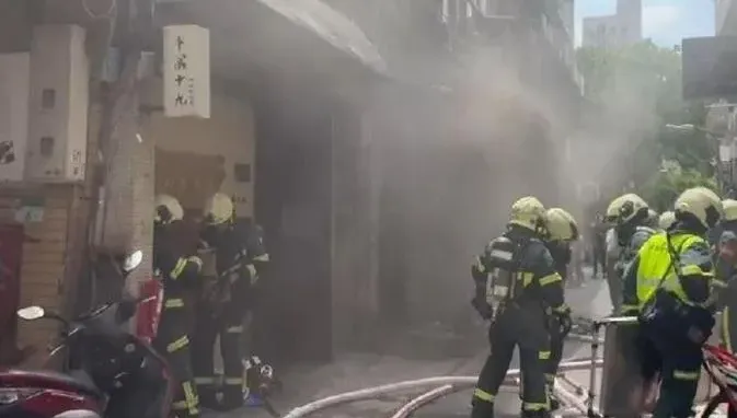 快訊/北市知名川菜館「川渝小吃坊」遭祝融！7人被警消救出　2人受傷送醫