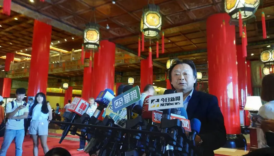 影/何志偉缺席全代會  王世堅認「做錯一件事」酸：他應重修國文