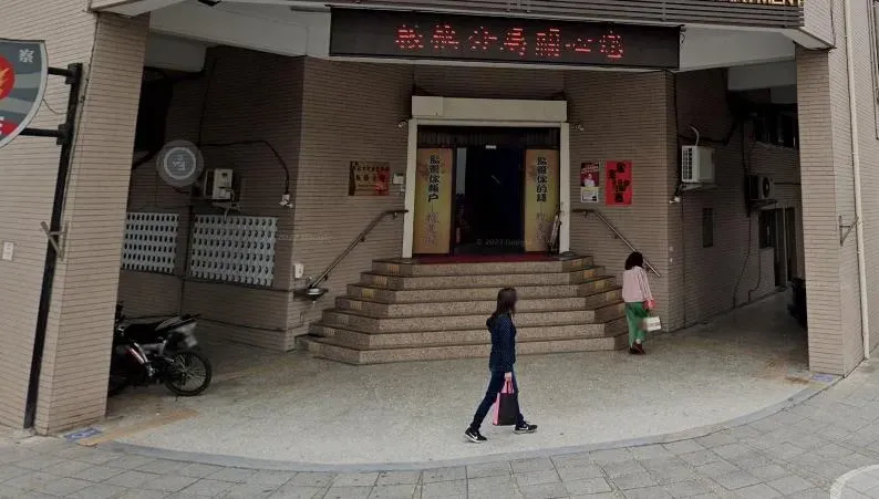 「貼地摩擦」8分鐘！板橋警暴力爭議　重壓騎士嗆「你不要斷氣就好」挨告