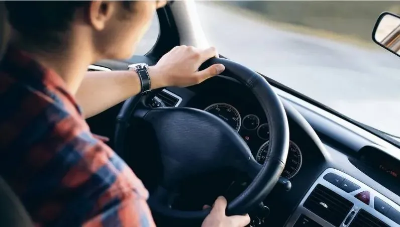 上班途中「撞到他老婆車」　主管竟說：換新車不用賠！結局神展開