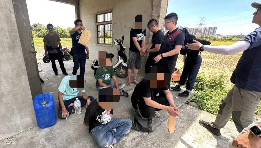 影/竹北廢棄屋成毒窟　警掃蕩逮6人查獲槍毒