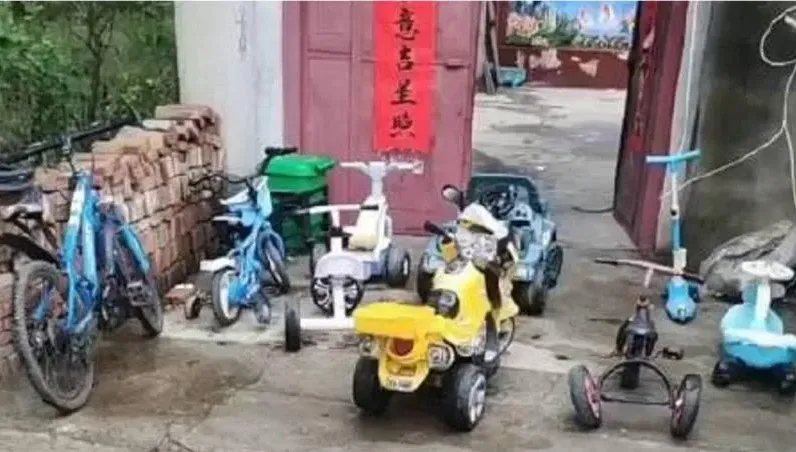 兒子邀朋友來家中作客　父親回家見門口「豪車雲集」看傻眼