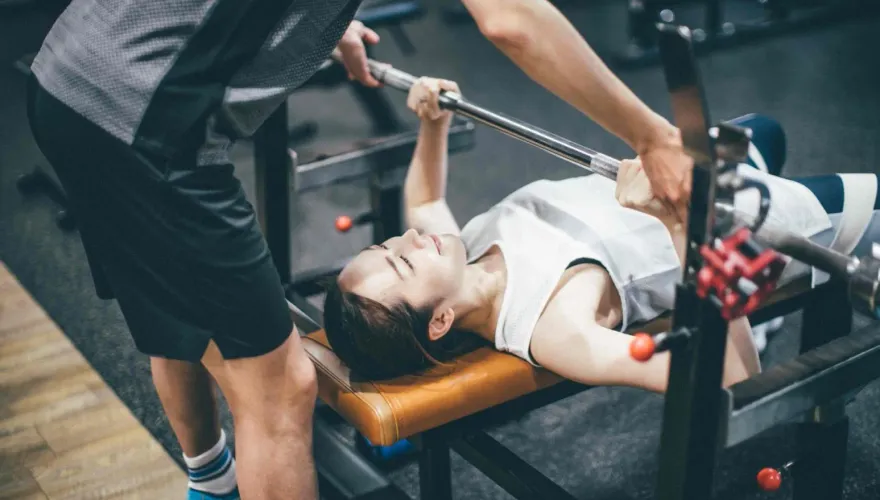 下班帶妝衝健身房？擁有好身材但皮膚恐全爛