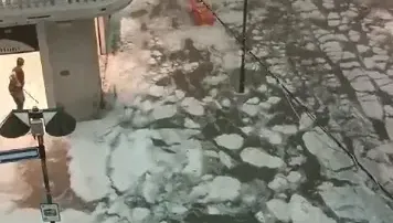 影/雷暴襲擊義大利　龍捲風掀翻屋頂、冰雹下成河