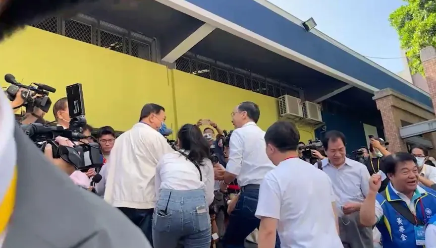 國民黨全代會/黨主席進場遭抗議！　基層支持者高喊「朱立倫下台」