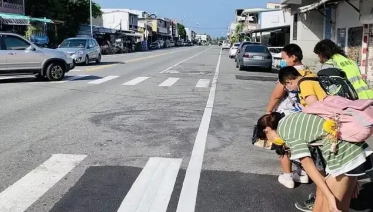 台東學童向停讓駕駛「鞠躬致謝」遭批評　校長回應：禮讓不分你我