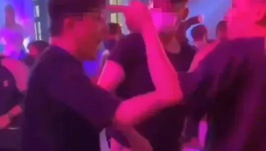 影/比手遊變親友團搶戲拚輸贏！電競比賽驚爆全武行　3年前也曾開打過