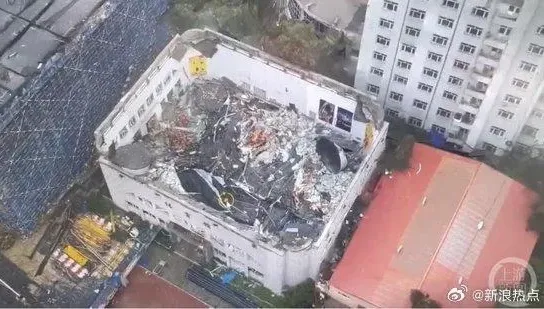 排球練到一半！中學體育館「樓頂整個塌下來」　廢墟中救出8學生