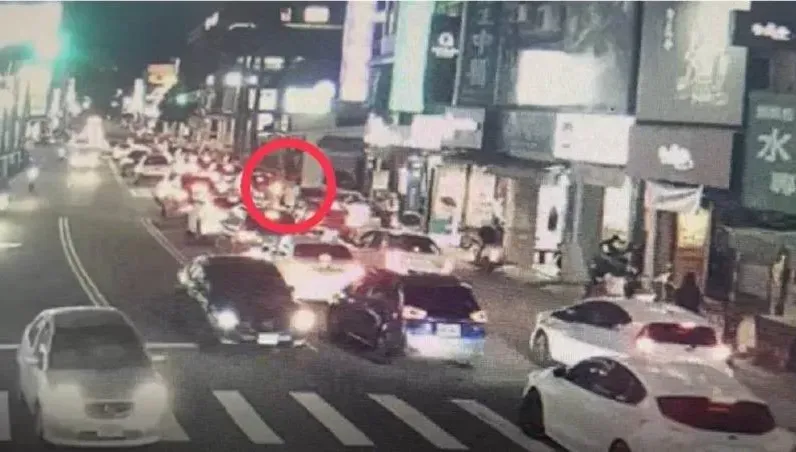 台中西區街頭驚現BB彈槍戰！台中警方漏夜逮2惡煞