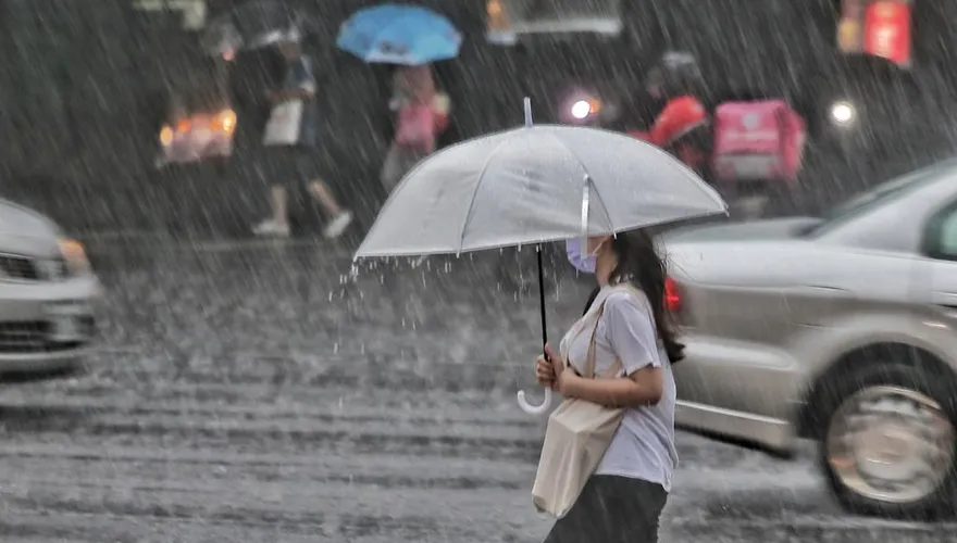 西南風影響！5縣市豪大雨特報　一路下到深夜