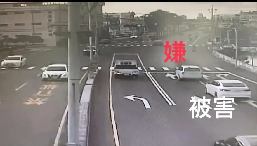 影/不爽被超車、彰化男竟「擋車亮槍」！落網辯：這種槍合法啦