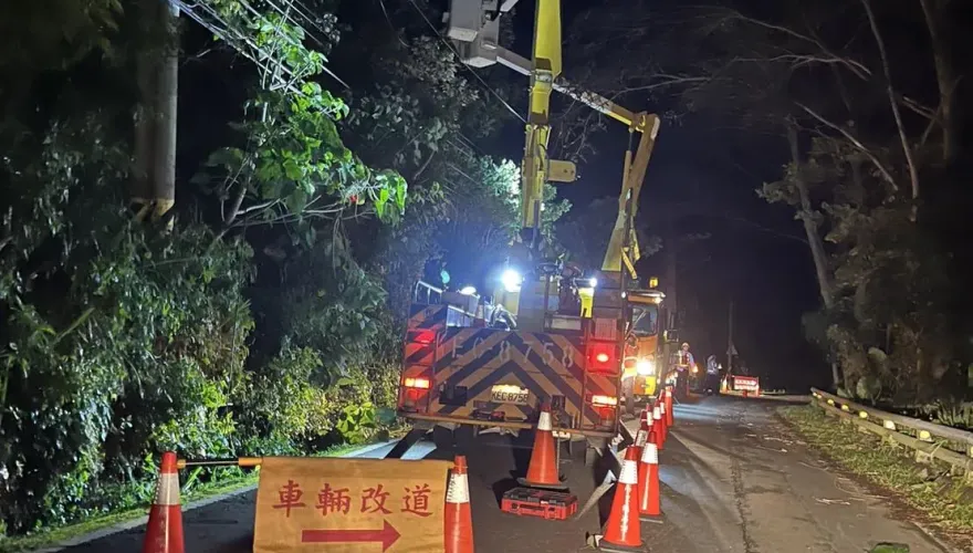 快訊/恆春半島風雨超大！電線掉落意外造成牡丹鄉95戶大停電