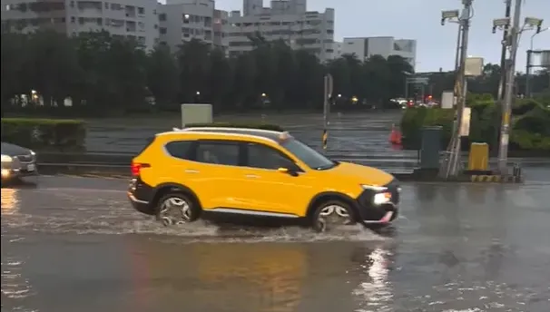 杜蘇芮災情/颱風雨灌台東市區大淹水　居民驚呼：已20年沒淹這麼嚴重