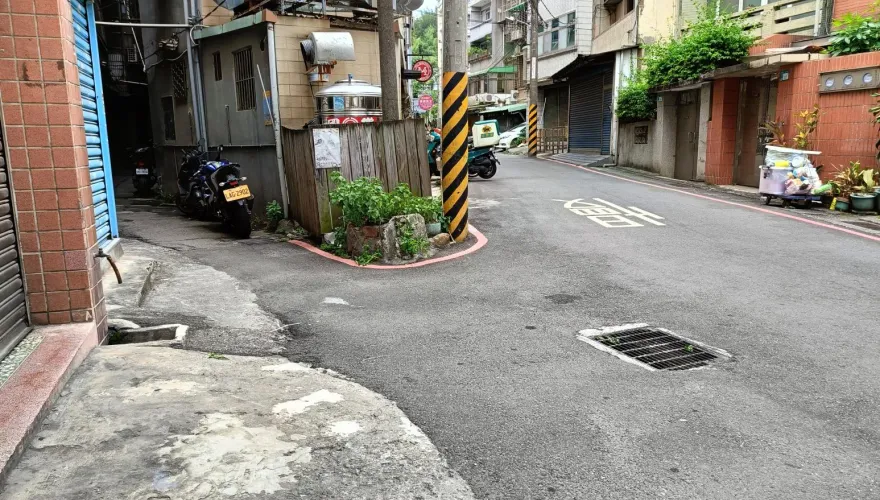 快訊/為百元割頸！淡水狠翁持利剪刺老伴　她脖子噴血狂奔求救