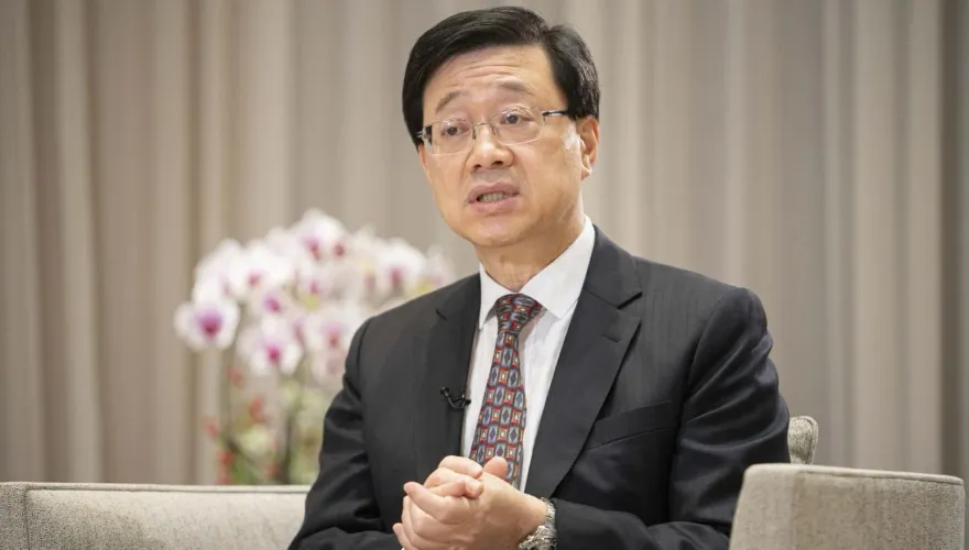 怒控「寬大處理卻換來瞞騙」　港府特首李家超：將全力追捕周庭