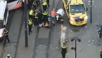 影/荷蘭嘉年華會傳槍響3人受傷　民眾驚慌奔逃畫面曝