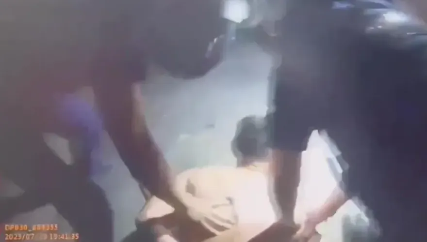 信義街頭砍人案！持刀男「23秒追砍4騎士」被抓　他竟喊：不記得了