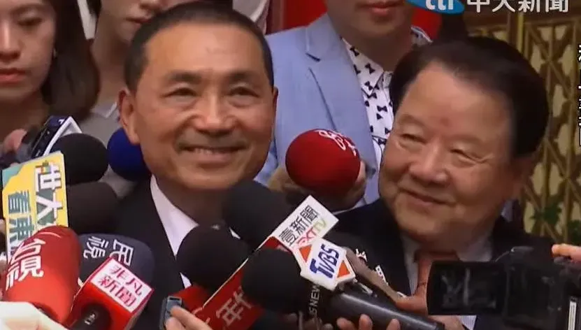 影/侯友宜訪日首站訪「賴清德顧問」！僑胞熱情喊凍蒜