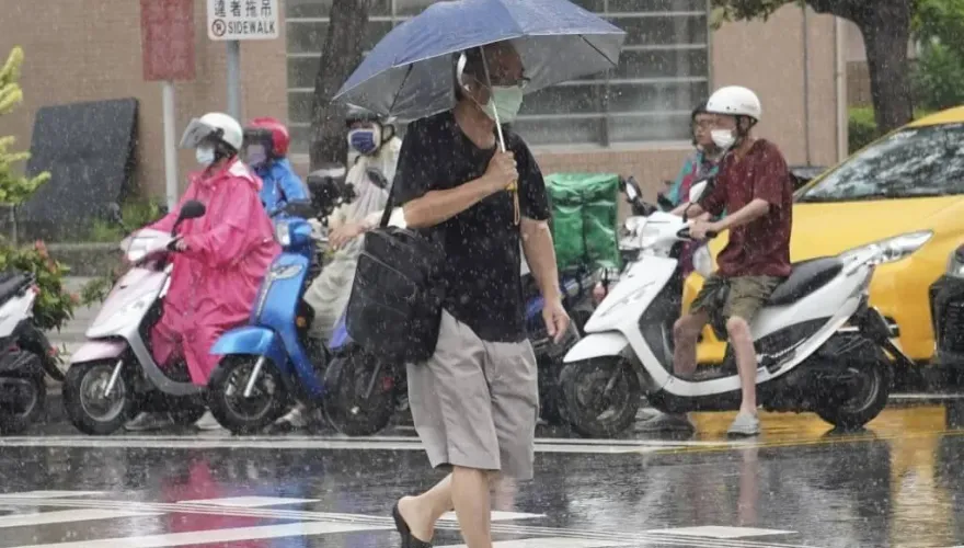 比雙颱更要注意！「這地區」明、後天恐降下致災大雨　吳德榮：下周雨區擴大