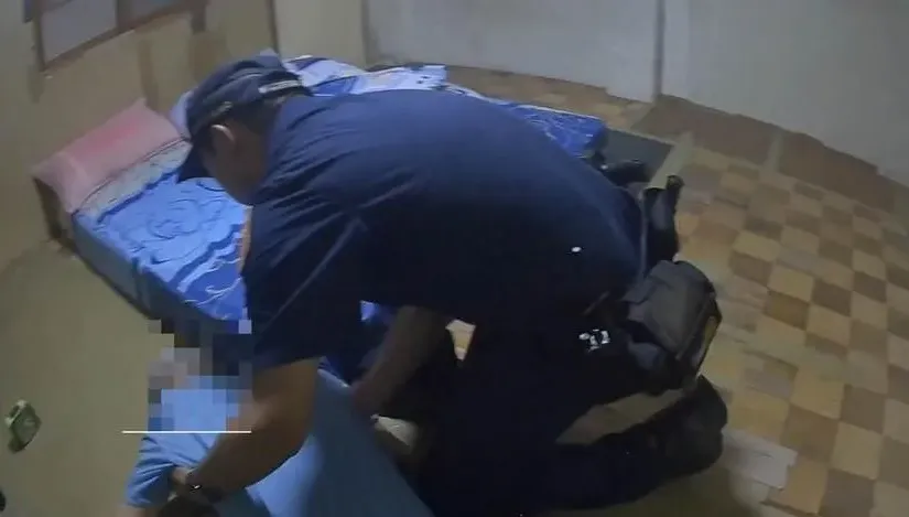 獨居悲歌！台中70歲老翁倒地不起　警破門「惡臭」撲鼻…幸及時獲救
