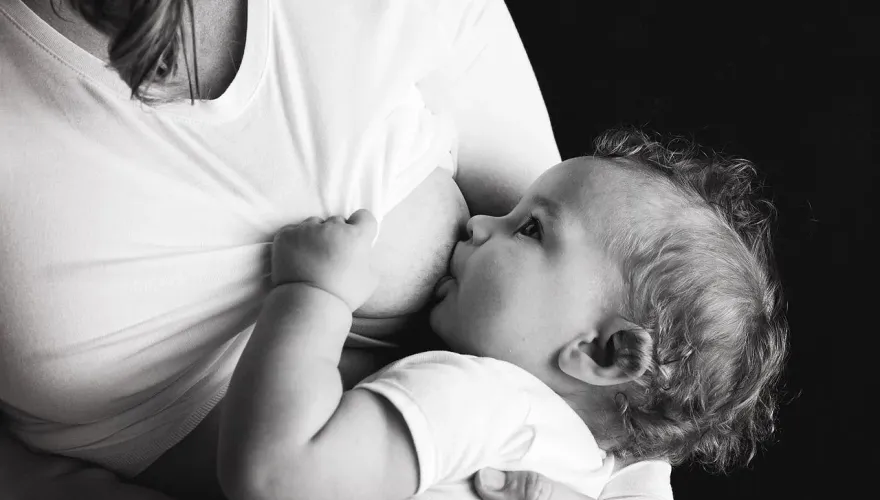 國際母乳週！衛福部調查哺乳餵滿6個月僅4.9%　許孟哲夫妻呼籲哺乳好處
