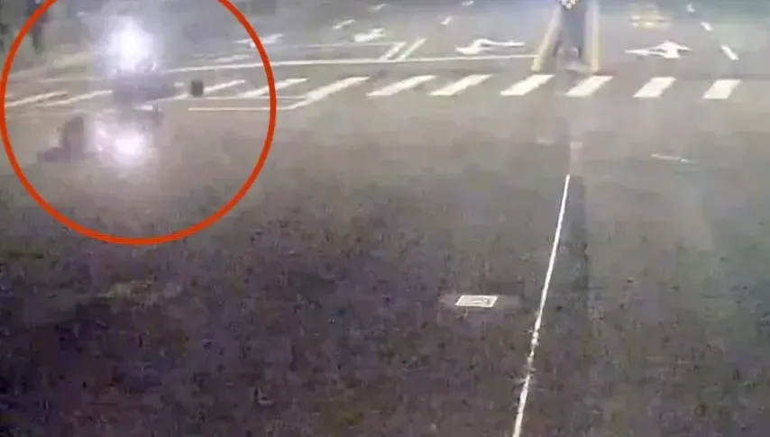 影/北市男闖紅燈遭機車撞倒亡　騎士「應注意未注意」揹肇責遭判刑