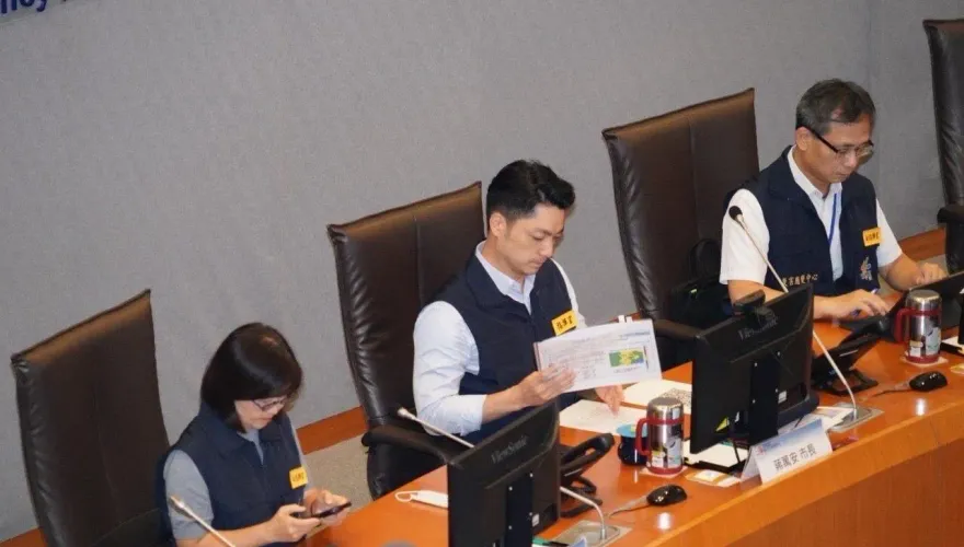「您是我看過最帥的男人」發威！台北放颱風假了　蔣萬安臉書被灌爆：果然是最帥市長