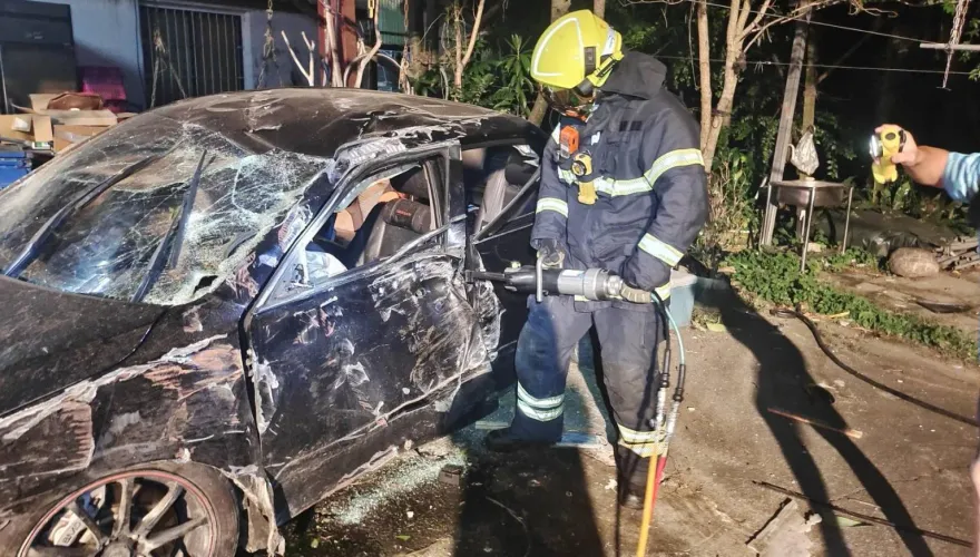 中潭公路死亡車禍！轎車失控連3撞　駕駛受困車內亡