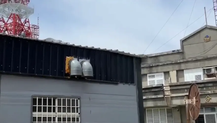 卡努災情/正妹嚇壞！台東鐵皮屋險被強風「掀裙」　蘭嶼、綠島超商物資遭搶購一空