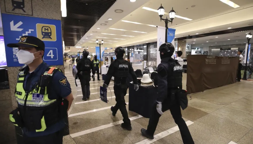 影/南韓驚傳20多歲男子開車衝撞路人　再進車站隨機砍人釀1死13傷