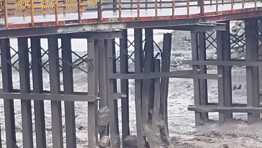 卡努災情/高雄「明霸克露橋」被沖壞　唯一聯外道路封閉禁止人車通行