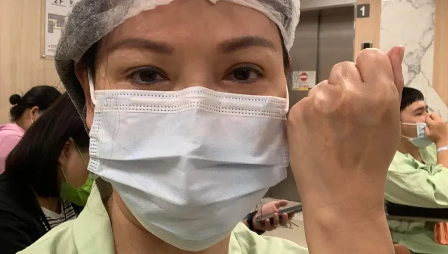 驚！資深女星「乳癌復發」吞藥輕生獲救！女兒貼身照護　最新狀況曝
