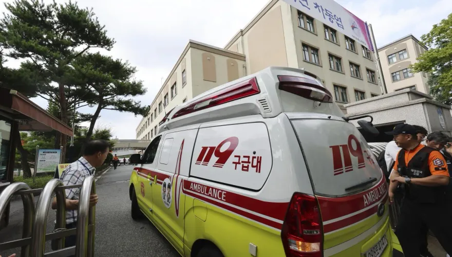 韓男「自稱畢業生」進入校園持刀行刺　49歲師遭砍昏迷搶救中