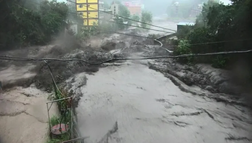 快訊/9縣市發布豪雨特報！「這縣市」幾乎全被超大豪雨狂炸　最新降雨分布曝